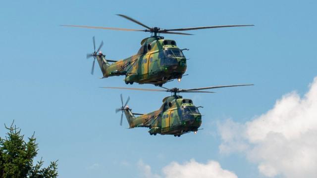 Zbor de antrenament al elicopterelor Bazei 95 Aeriene Bacău, deasupra municipiului Fălticeni