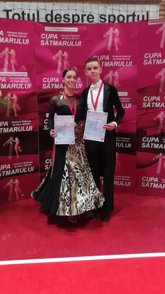 eve de la Colegiul Militar „Ștefan cel Mare”, pe scena unui concurs național de dans sportiv organizat la Satu Mare