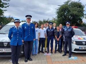 Tineri informați de polițiștii suceveni cu privire la respectarea legislației rutiere