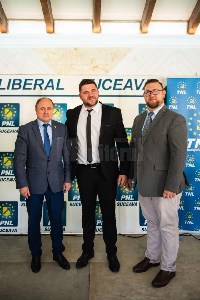 Cezar Ciornei (mijloc) este noul lider al TNL Suceava