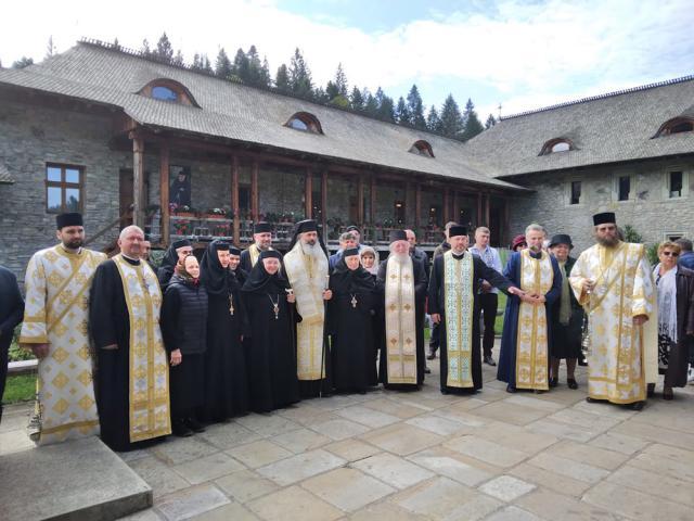 Preasfințitul Părinte Antonie, Episcop de Bălți, a slujit duminică, împreună cu un sobor numeros de preoți și diaconi, la Mănăstirea Voroneț