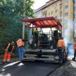 Lucrările de asfaltare continuă în cartierul George Enescu, pe Aleea Jupiter