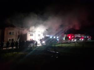Incendiul de la Dragoșa a afectat patru gospodării