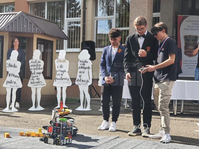 Colegiul „Spiru Haret” înființează Clubul de Robotică, în cadrul unui proiect de încurajare a performanței