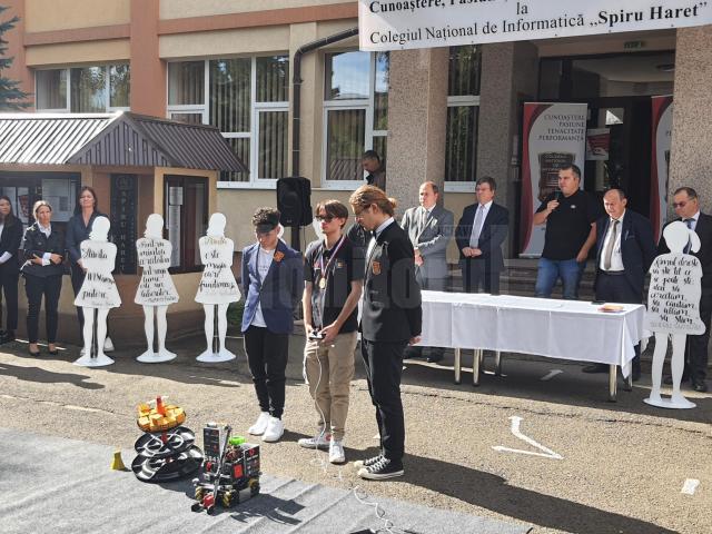 Colegiul „Spiru Haret” înființează Clubul de Robotică, în cadrul unui proiect de încurajare a performanței