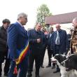 Președintele Flutur și primarul Negură admiră câinii lui Laurențiu Tăutu