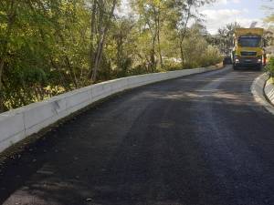 Primăria Liteni modernizează 18 kilometri de drumuri locale