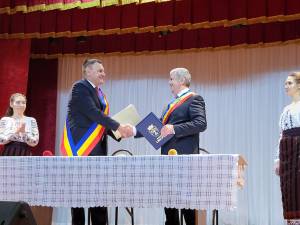 Acordul de înfrățire a fost semnat de primarul Dănuț Candrea și primarul Valentin Guțan