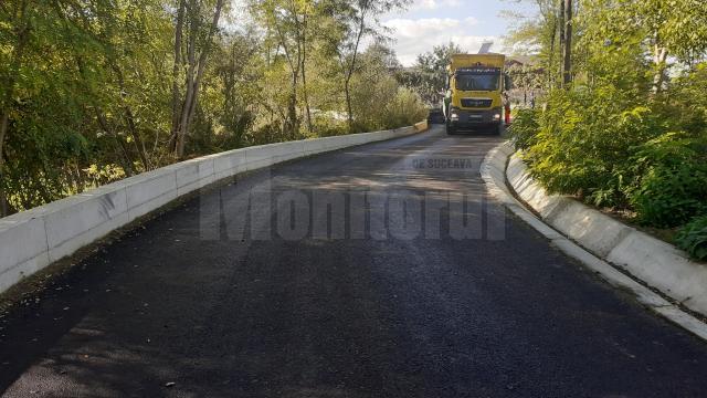 Primăria Liteni modernizează 18 kilometri de drumuri din acest oraș