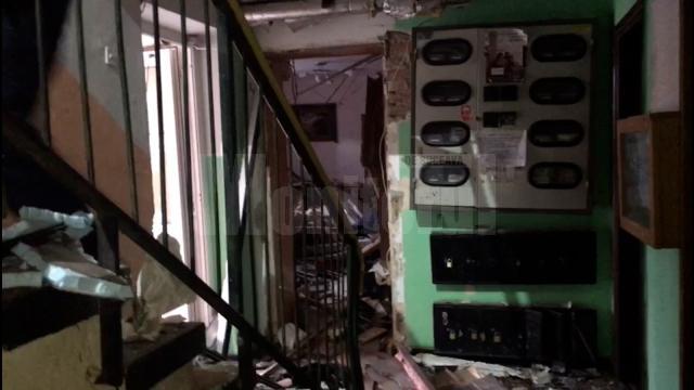 16 apartamente avariate și o femeie cu arsuri după explozia unei butelii. Foto Radio Dorna
