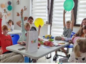 200 de copii refugiați ucraineni, ajutați să se integreze în comunitate de Fundația Te Aud Români, cu ajutorul United Way România