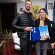 Campionii mondiali la canotaj, Marius și Ionela Cozmiuc, premiați cu câte 10.000 de lei, de Primăria Suceava, care le-a acordat și titlul de Cetățean de Onoare