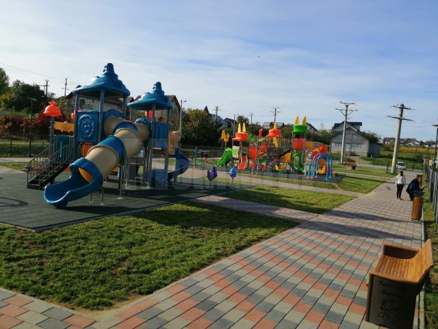 Parc de joacă modern, dat în funcțiune la Moara