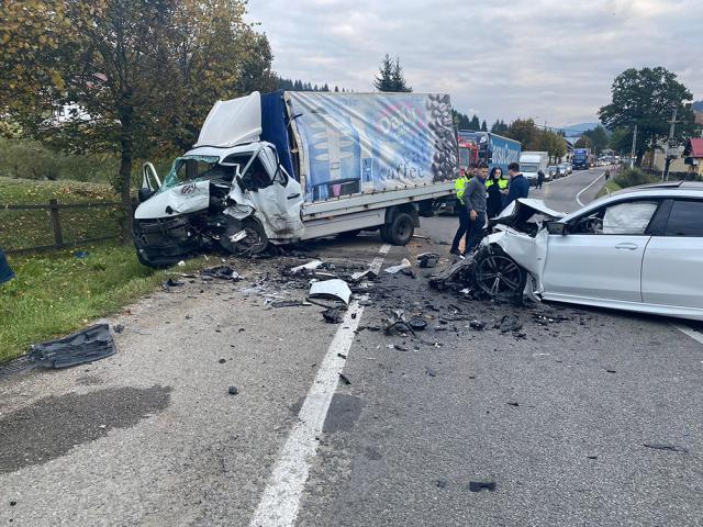 Accident grav, cu patru răniți, la Vatra Dornei