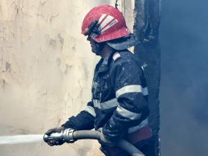 Incendiu la o casă din Suceava de la un coș de fum neizolat