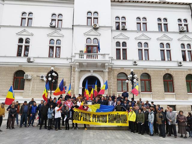 Membrii şi simpatizanții AUR au participat la protestul „România iese în stradă”