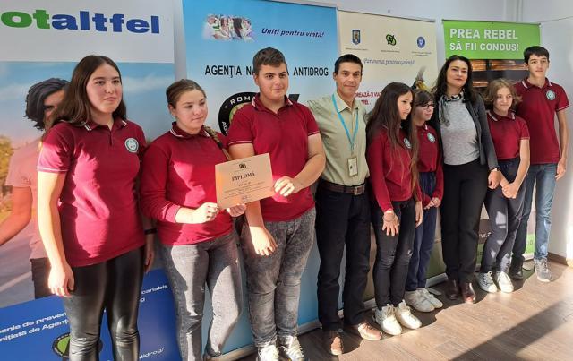 Elevi suceveni, premiați la faza națională a concursului „Mesajul meu antidrog”