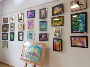 Expoziția de pictură „Din suflet de copil” și lansare de carte, sâmbătă, la Galeria de Artă „Traian Postolache” din Rădăuți