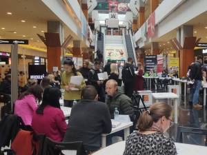 Angajatorii au venit cu oferta bogata la bursa din Suceava
