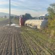 O cisternă încărcată cu vin s-a răsturnat după impactul cu un tractor