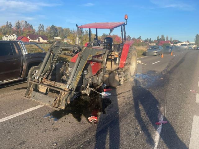 O cisternă încărcată cu vin s-a răsturnat după impactul cu un tractor