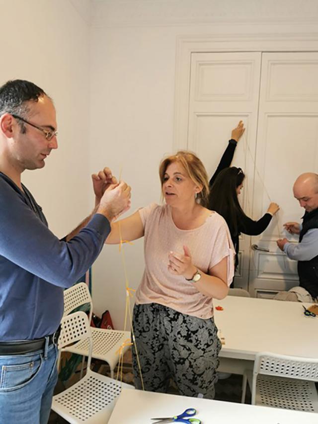 Profesori formați pentru elevi performanți. Dascăli ai colegiului militar, la Barcelona