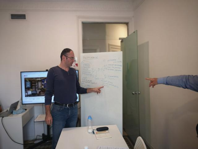 Profesori formați pentru elevi performanți. Dascăli ai colegiului militar, la Barcelona