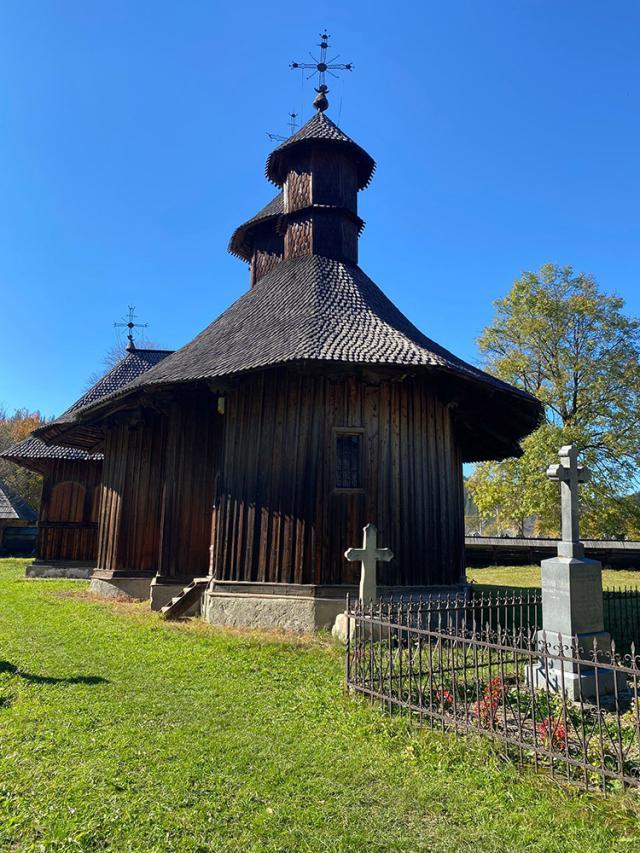 Biserica de lemn de la Colacu