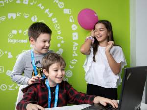25 de burse la cursurile Logiscool - oferite pentru a susține educația digitală a copiilor din Suceava