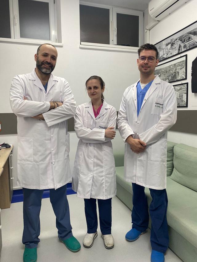 Dr. Mihai Crețeanu Jr. , dr. rezident Alexandra Husar şi dr. Cătălin Lulciuc Foto FB Radiologie Intervențională Suceava