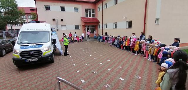 Activitate educativă ce vizează educația rutieră, la Grădinițele cu Program Prelungit ,,Gulliver” și „ABC” Suceava