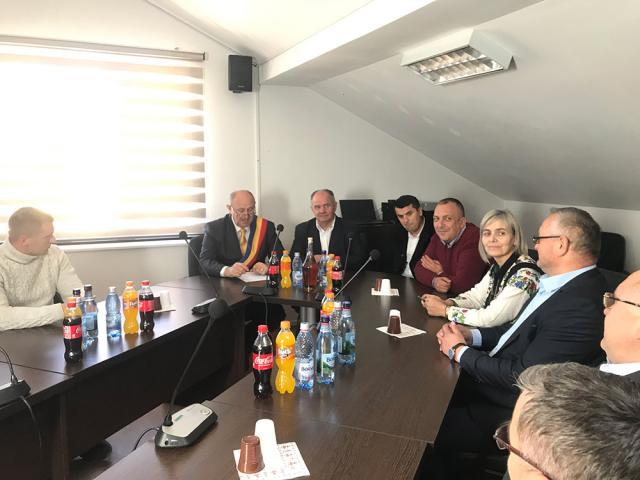 O delegație de 20 de primari din Republica Moldova a vizitat Primăria Șcheia pentru a afla cum pot fi atrase fondurile europene