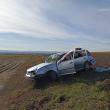 Două persoane rănite după ce o mașină a ”zburat” pe un câmp