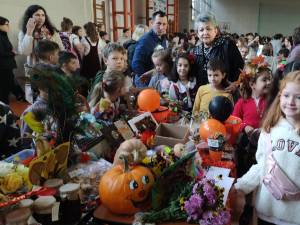 48 de clase au participat la Târgul de Toamnă organizat „în ograda Școlii Gimnaziale Ion Creangă Suceava”