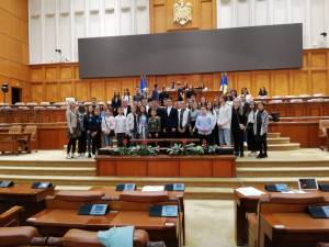 Parlamentarii PSD Șoldan, Bejinariu și Stan au finanțat o excursie la București pentru 50 de copii suceveni cu media 10