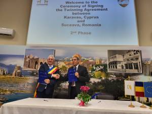 Semnarea acordului de înfrățire dintre Suceava și Karavas, prin reprezentanții localităților, primarul Ion Lungu și primarul Nicos Hadjistephanou