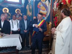Preotul din Costâna a fost premiat de primarul Mugurel Bocancea