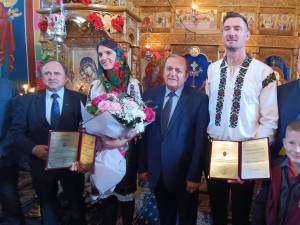 Cei doi campioni mondiali, împreună cu primarul din Todirești dar și cu președintele și vicepreședintele CJ Suceava