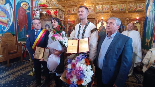 Campionii mondiali la canotaj Marius și Ionela Cozmiuc au devenit cetățeni de onoare ai comunei Todirești