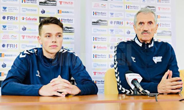 Tânărul internațional Daniel Stanciuc și antrenorul Petru Ghervan au prefațat confruntarea cu CSM Bacău