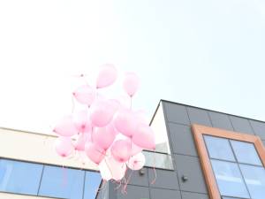 Roz e culoarea speranței în lupta contra cancerului la sân