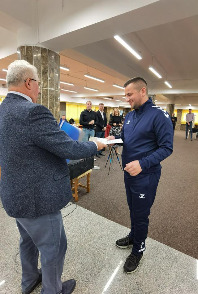 Juniorii echipei de handbal CSU Suceava, premiați, iar bugetul echipei, suplimentat cu 500.000 de lei