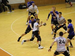 CSU din Suceava a pierdut in ultima secunda duelul de la Bacau. Foto - handbalmania.ro