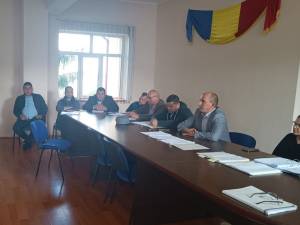 Primarul și o parte din consilierii locali din Bosanci au sfidat Prefectura Suceava și au dat 250 ha de pășune unei firme private