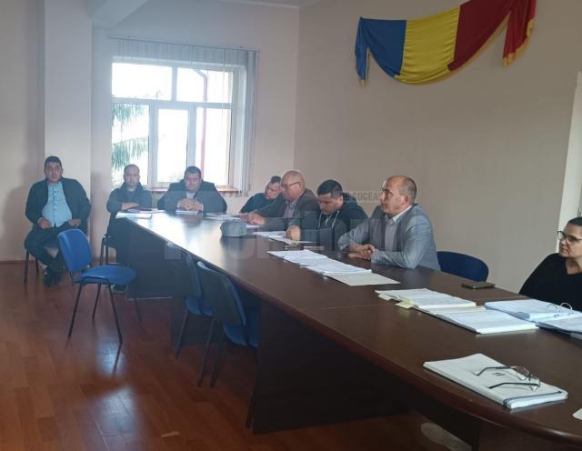 Primarul și o parte din consilierii locali din Bosanci au sfidat Prefectura Suceava și au dat 250 ha de pășune unei firme private