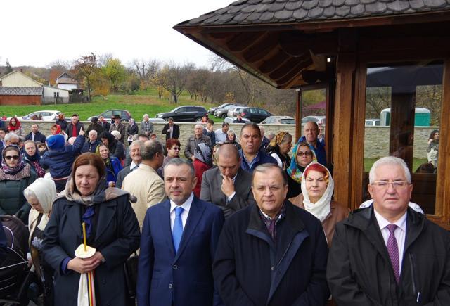 Gheorghe Flutur, Ion Lungu și Ioan Balan au participat la sfințirea bisericii de lemn din Adâncata
