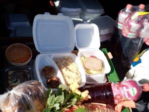 „Prânzul de sâmbătă” pentru 25 de „bunici” din Câmpulung Moldovenesc, susținut tot mai greu de Asociația „Licuricii fericiți”