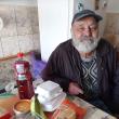 „Prânzul de sâmbătă” pentru 25 de „bunici” din Câmpulung Moldovenesc, susținut tot mai greu de Asociația „Licuricii fericiți”