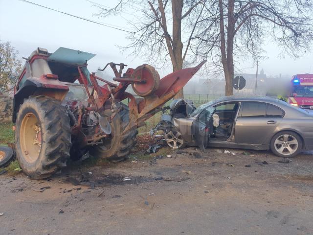 BMW făcut praf de un tractor