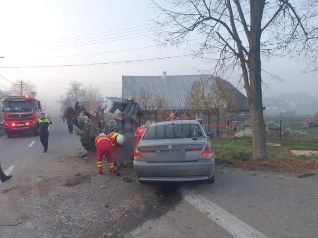 BMW făcut praf de un tractor